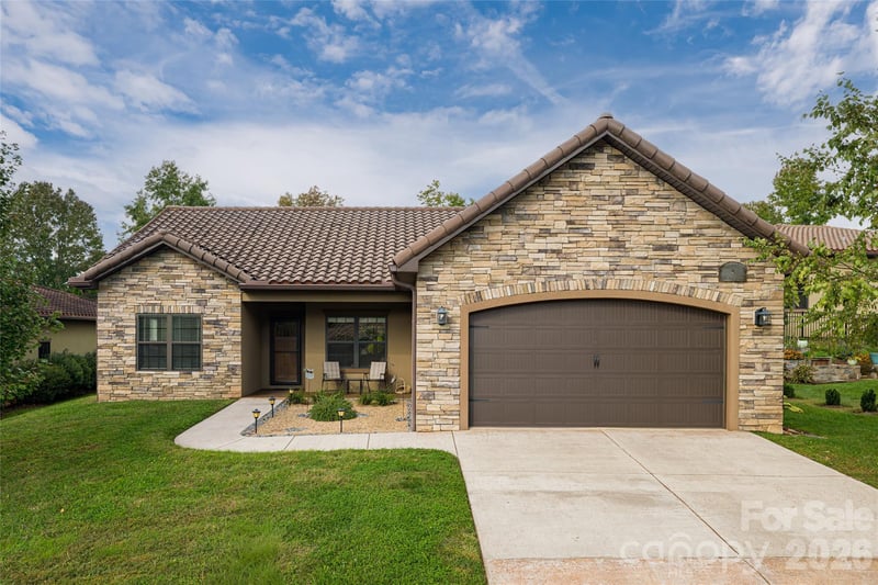 5 Pacifico Dr, Asheville, NC 28806