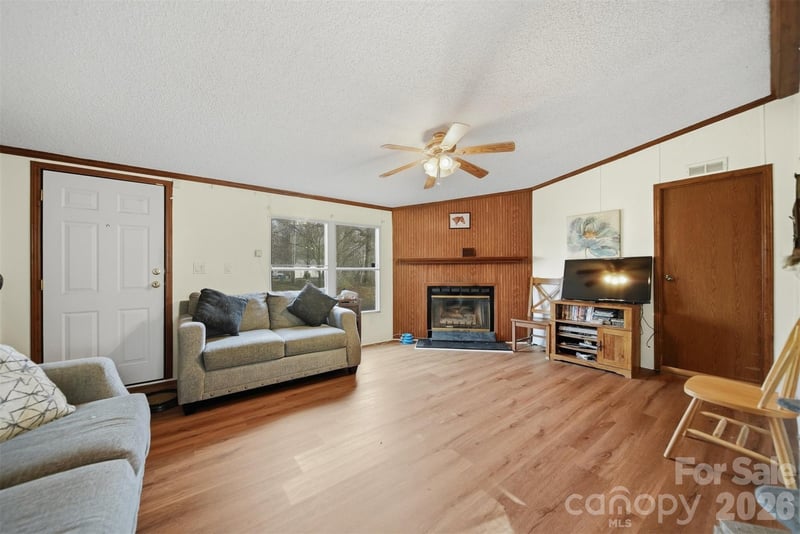 109 10th St, Hildebran, NC 28637