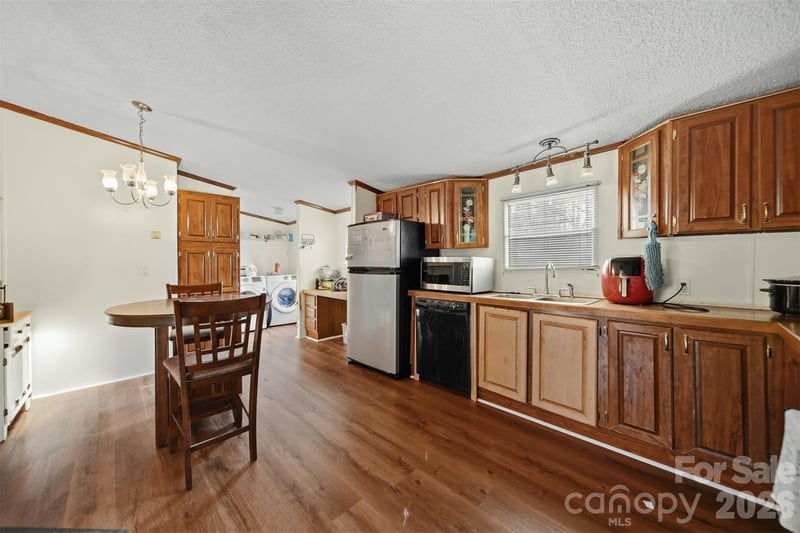 109 10th St, Hildebran, NC 28637