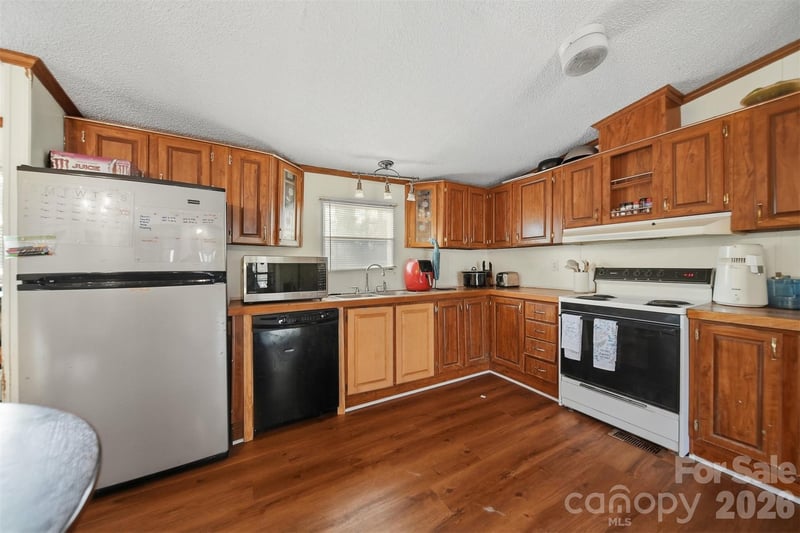 109 10th St, Hildebran, NC 28637