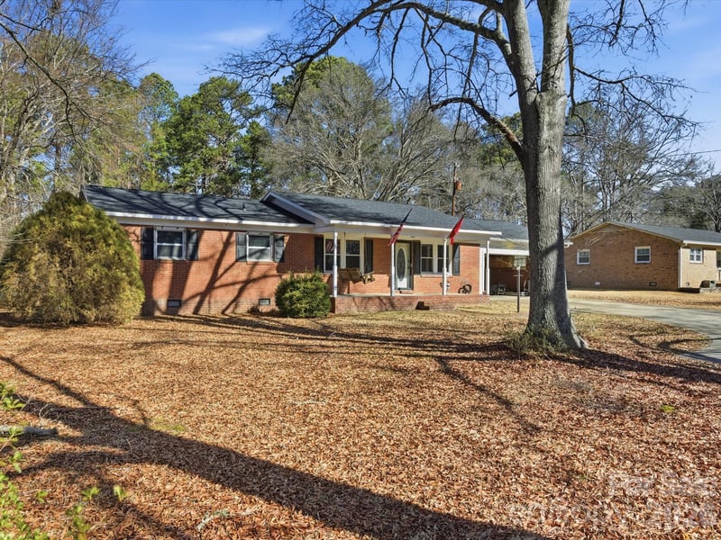 2694 Pineview Dr, Lancaster, SC 29720