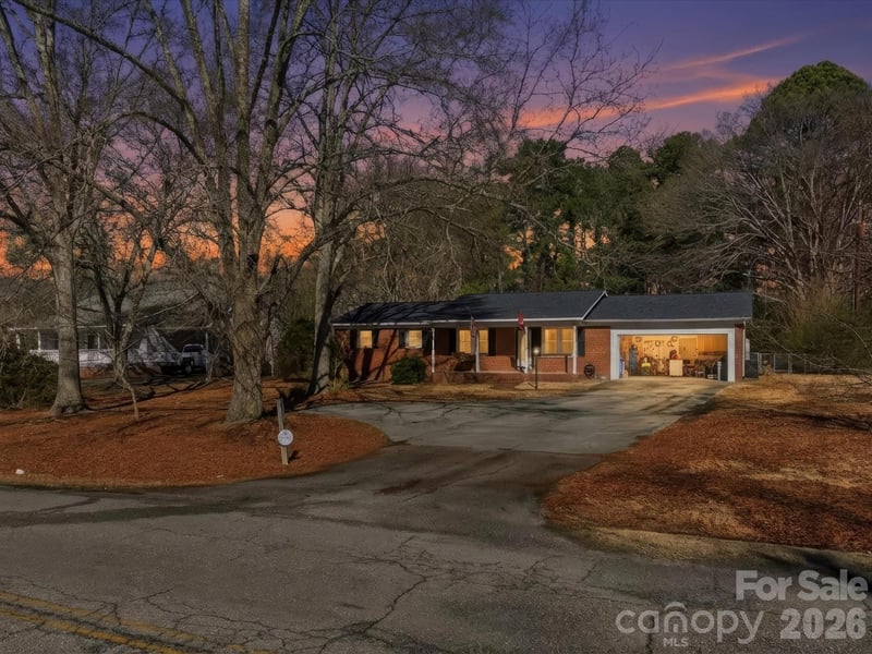 2694 Pineview Dr, Lancaster, SC 29720