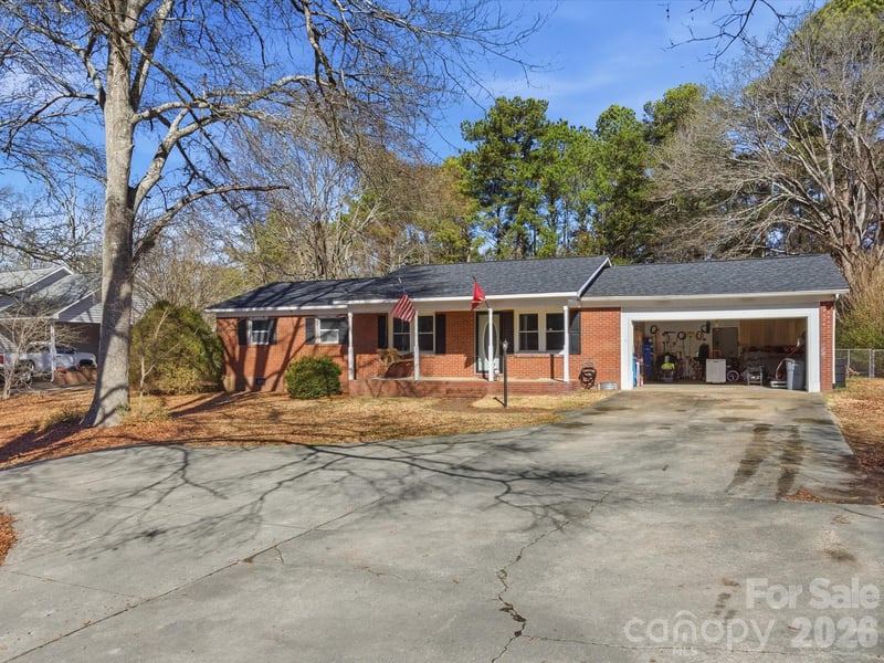 2694 Pineview Dr, Lancaster, SC 29720