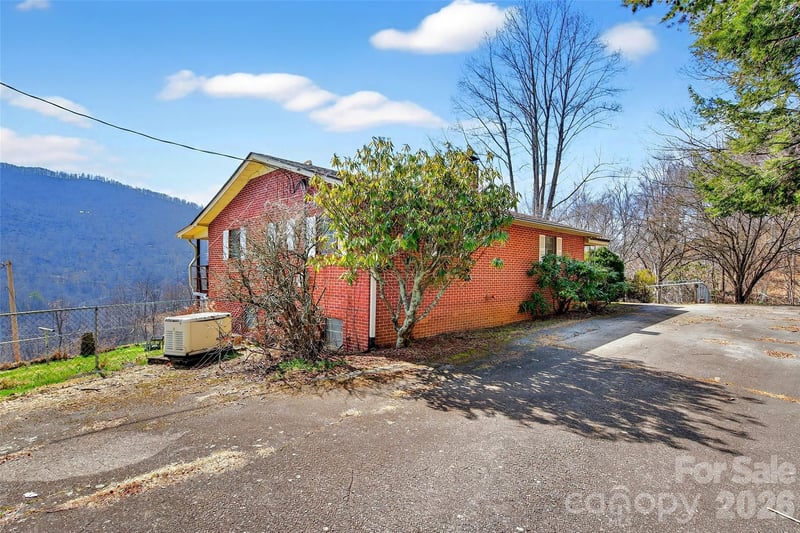 1306 Fork Mountain Rd, Bakersville, NC 28705