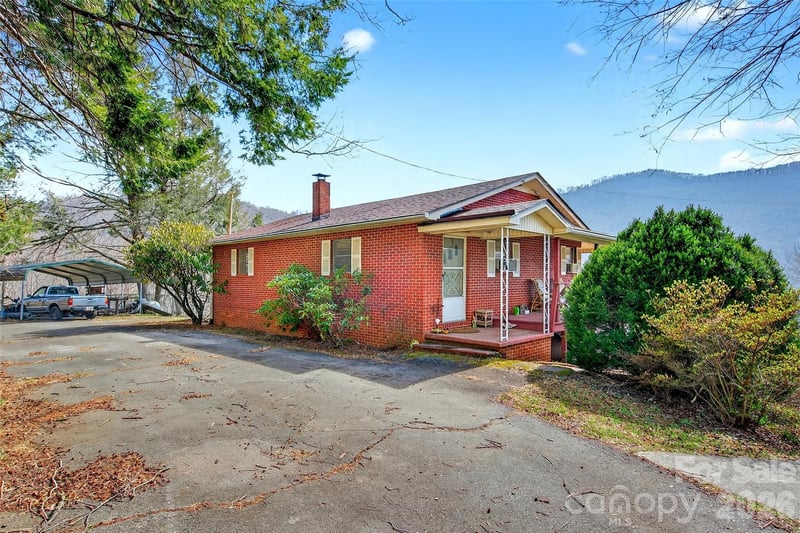 1306 Fork Mountain Rd, Bakersville, NC 28705
