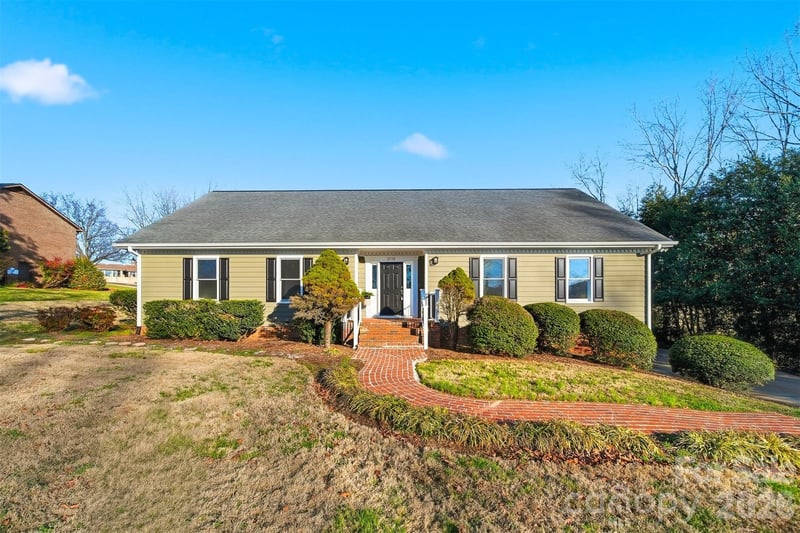 3718 Club House Dr, Conover, NC 28613