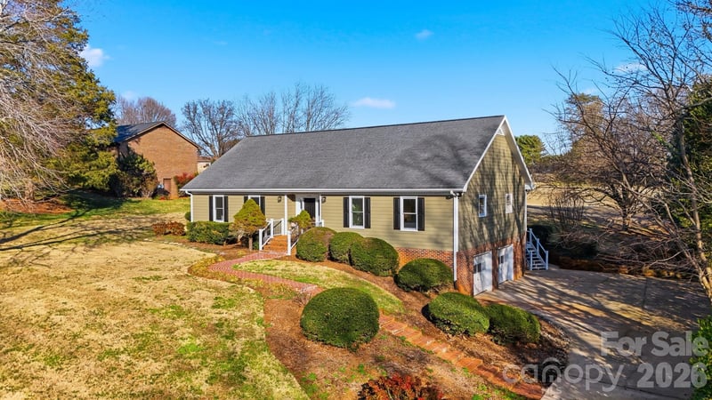 3718 Club House Dr, Conover, NC 28613