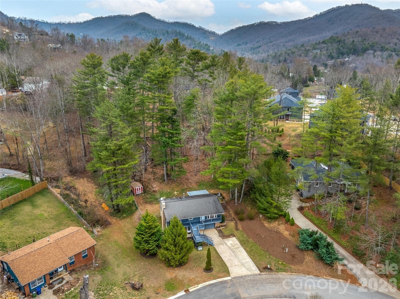 27 Brookcliff Dr, Asheville, NC 28804