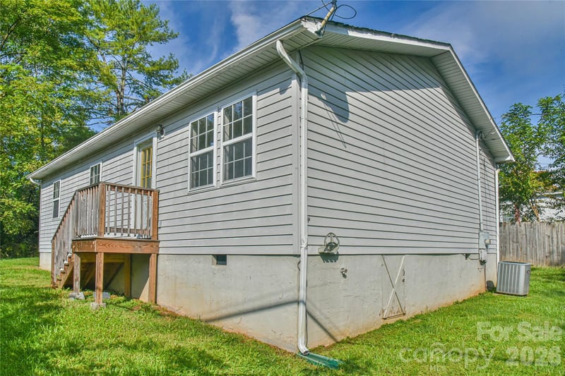 12 Moody St, Candler, NC 28715