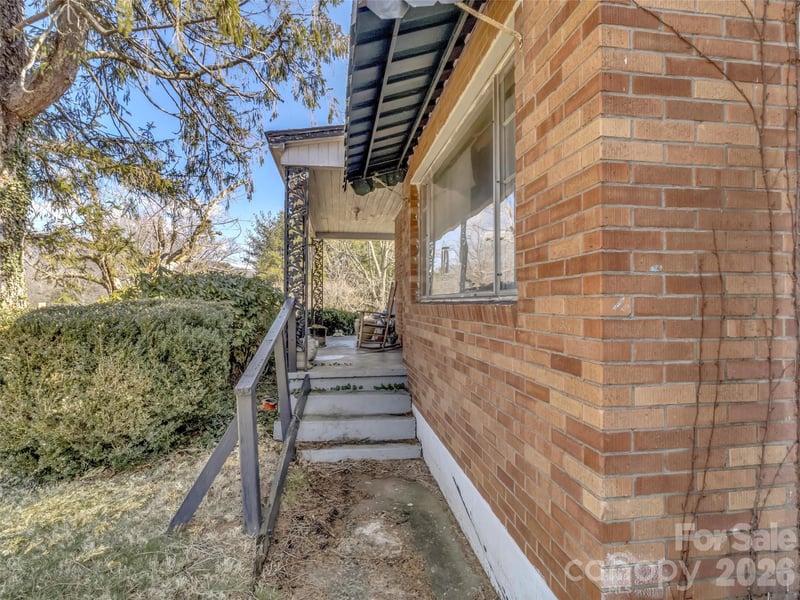 301 Mulberry St, Clyde, NC 28721