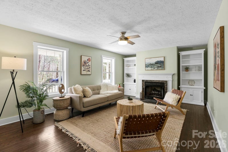 8 Fiver Ln, Asheville, NC 28803