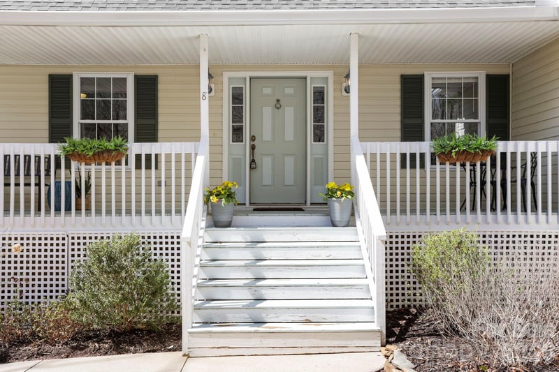 8 Fiver Ln, Asheville, NC 28803