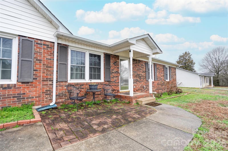 111 Hicks Rd, Grover, NC 28073