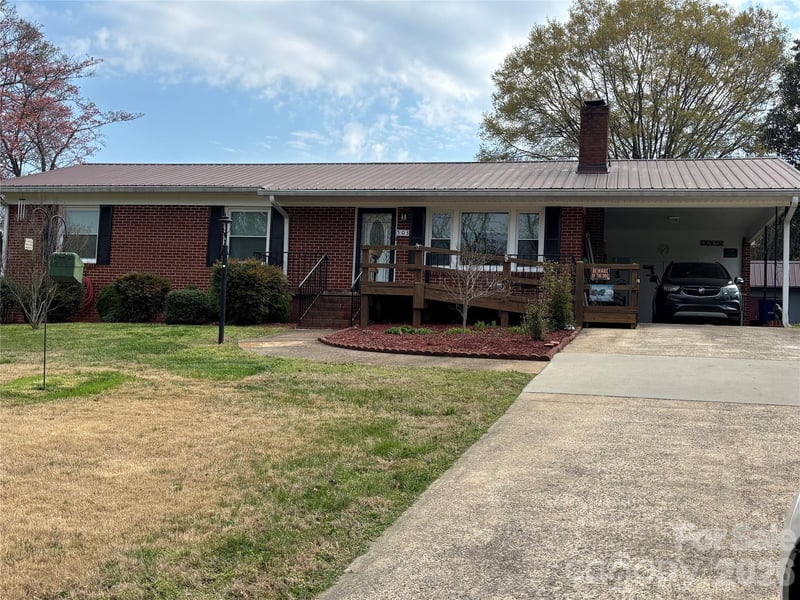 503 9th Ave, Conover, NC 28613