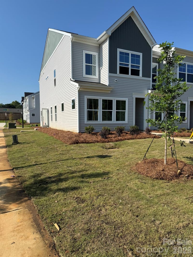 4636 Lakeview Rd, Charlotte, NC 28216