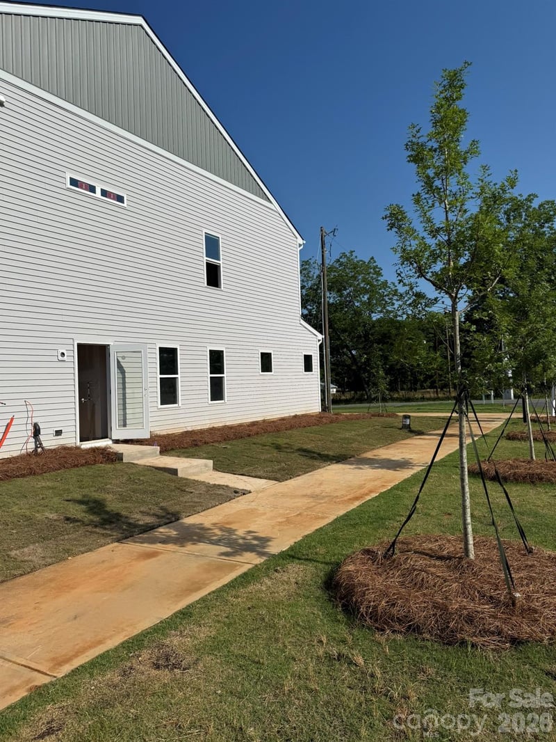 4636 Lakeview Rd, Charlotte, NC 28216