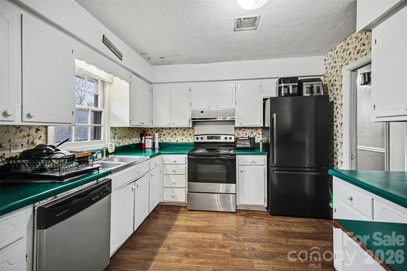 209 Windover Dr, Forest City, NC 28043