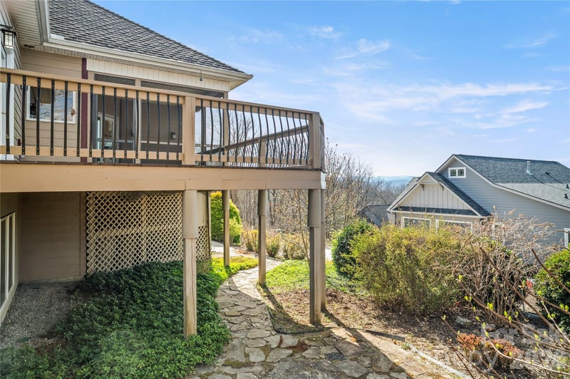 84 Deep Valley Ln, Hendersonville, NC 28791