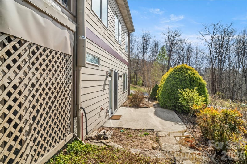 84 Deep Valley Ln, Hendersonville, NC 28791