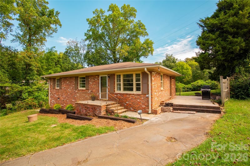 581 Clyde Dr, Winston Salem, NC 27104