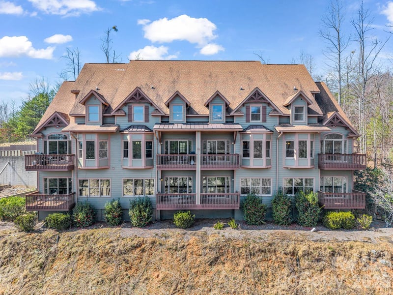 268 Wambli Ps, Lake Lure, NC 28746
