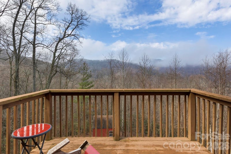 11 Roberts Dr, Swannanoa, NC 28778