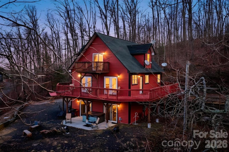 11 Roberts Dr, Swannanoa, NC 28778