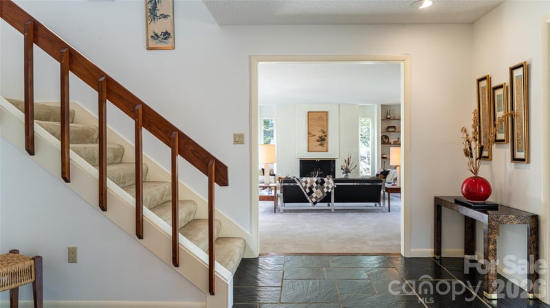 12 Stuyvesant Crescent, Asheville, NC 28803