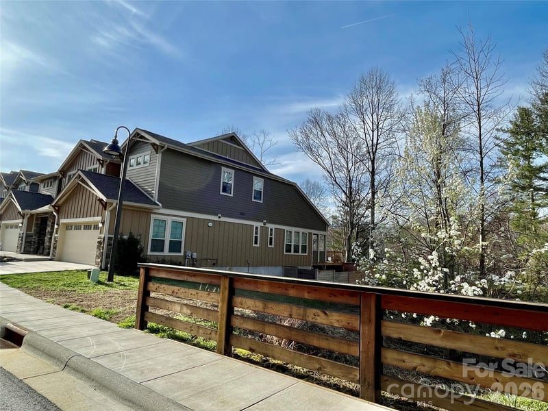 554 Sweet Birch Park Ln, Black Mountain, NC 28711