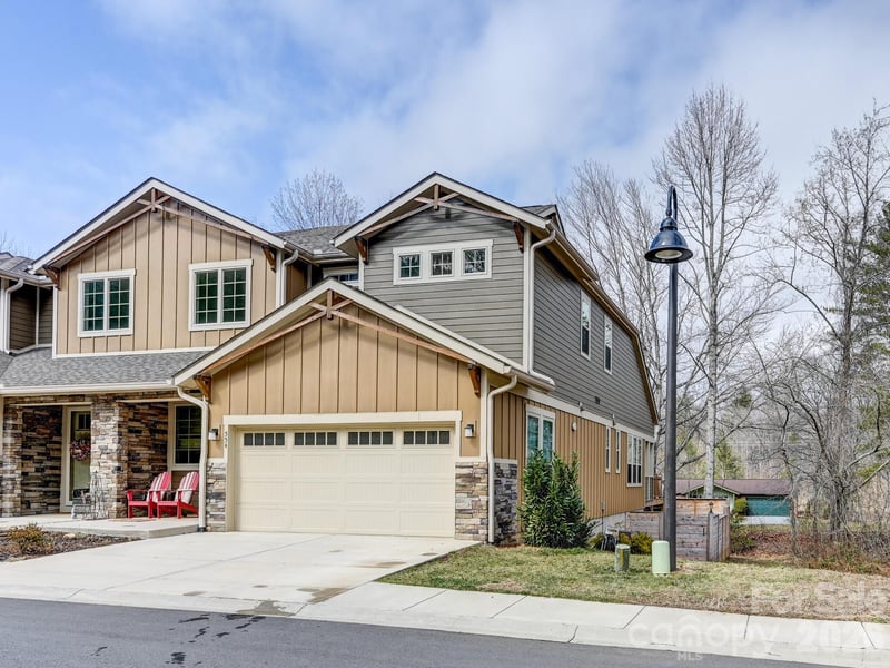 554 Sweet Birch Park Ln, Black Mountain, NC 28711