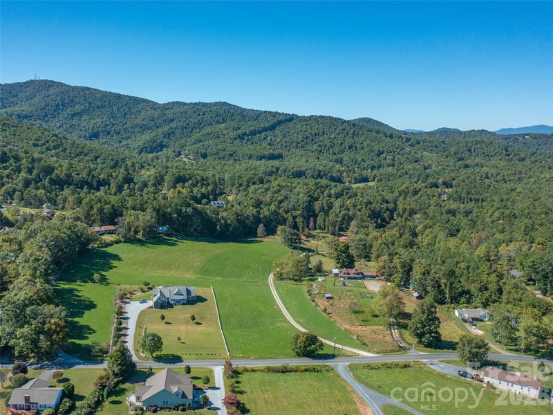 1050 Dale Rd, Spruce Pine, NC 28777