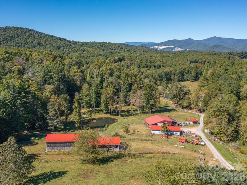 1050 Dale Rd, Spruce Pine, NC 28777