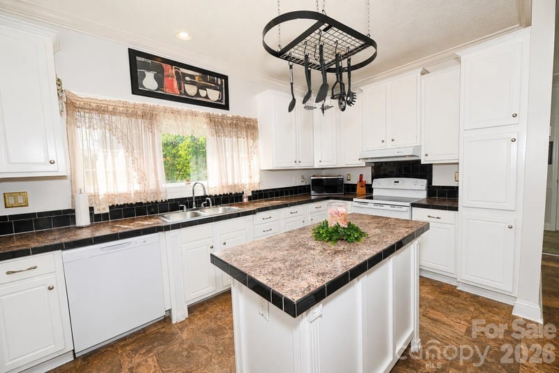 3951 Springs Rd, Conover, NC 28613