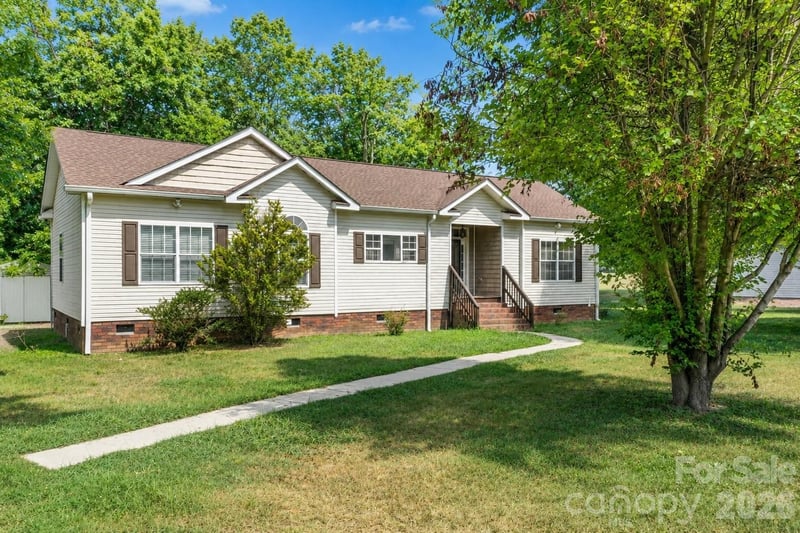 3951 Springs Rd, Conover, NC 28613