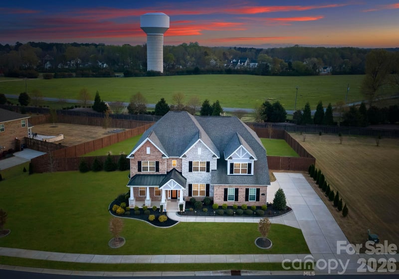 1053 Harlow's Crossing Dr, Matthews, NC 28104