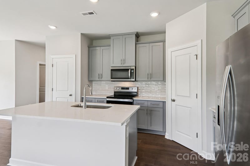 8216 Hidden Springs Trl, Charlotte, NC 28216
