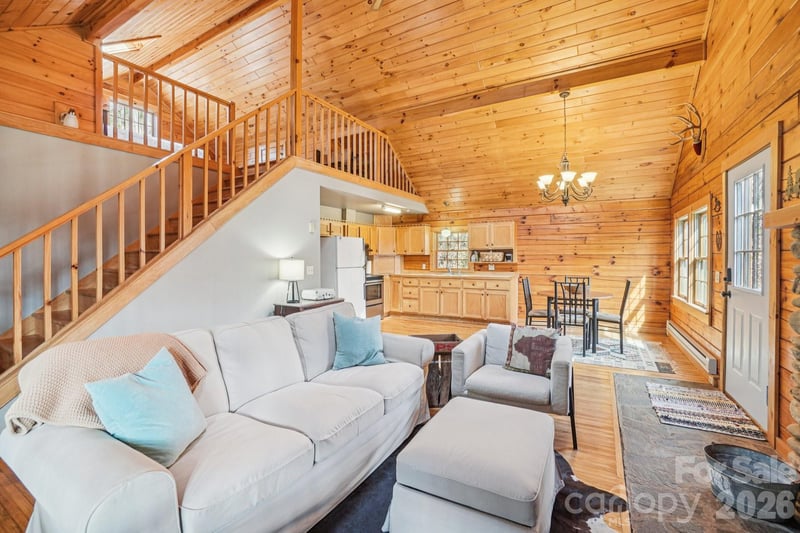 307 Roaring Creek Ln, Waynesville, NC 28786