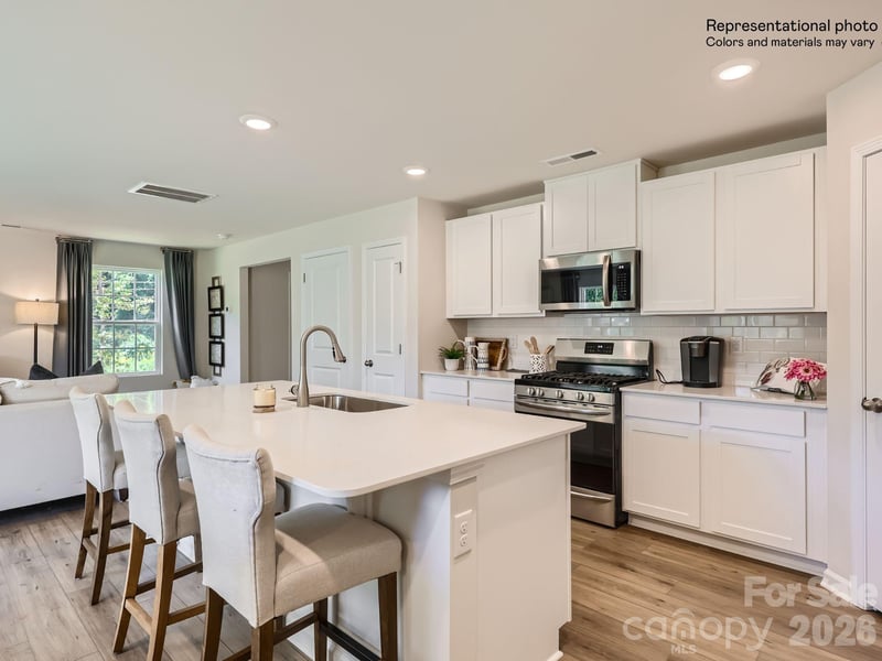 543 Sand Dunes Dr, Kannapolis, NC 28081
