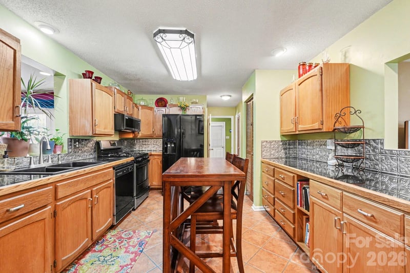 140 Eastwood Dr, Statesville, NC 28625