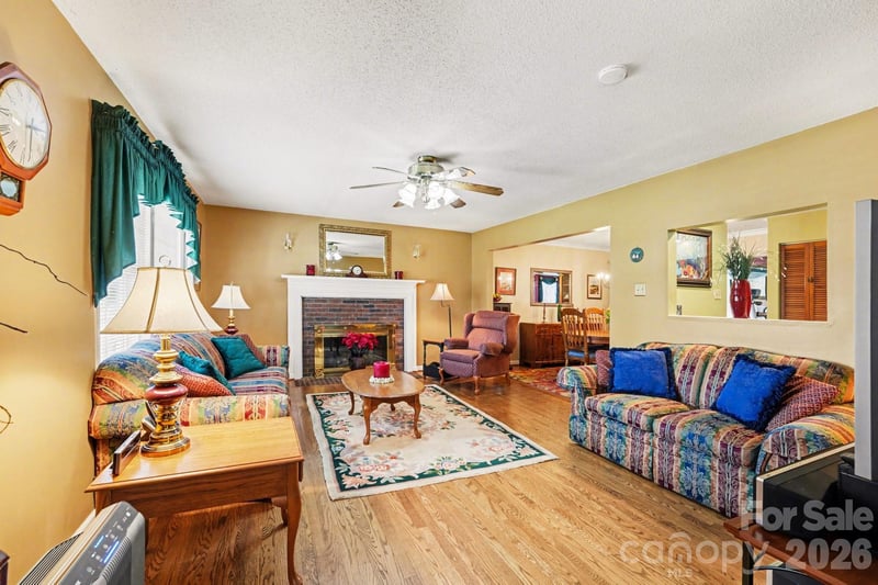 140 Eastwood Dr, Statesville, NC 28625