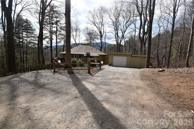 1299 Country Club Dr, Canton, NC 28716