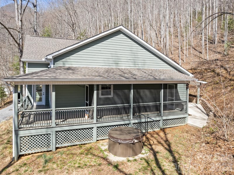 132 Fields Dr, Waynesville, NC 28785