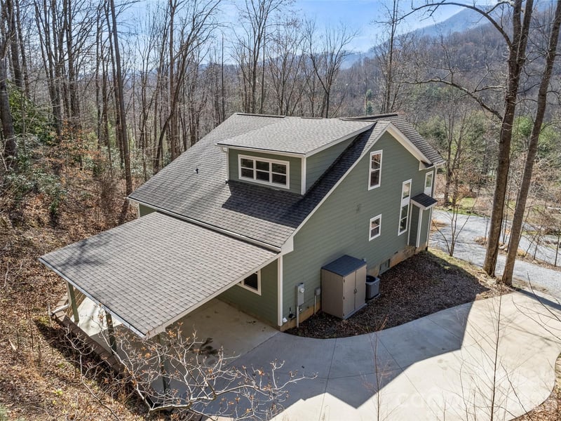 132 Fields Dr, Waynesville, NC 28785