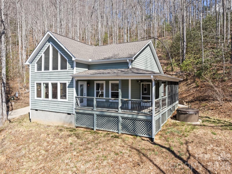 132 Fields Dr, Waynesville, NC 28785
