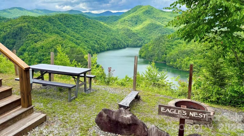 1628 Round Hill Rd, Bryson City, NC 28713