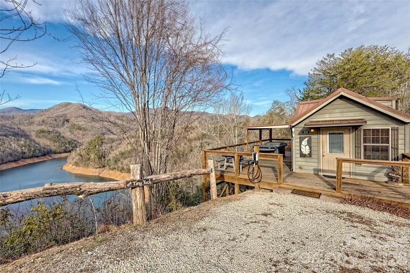 1628 Round Hill Rd, Bryson City, NC 28713