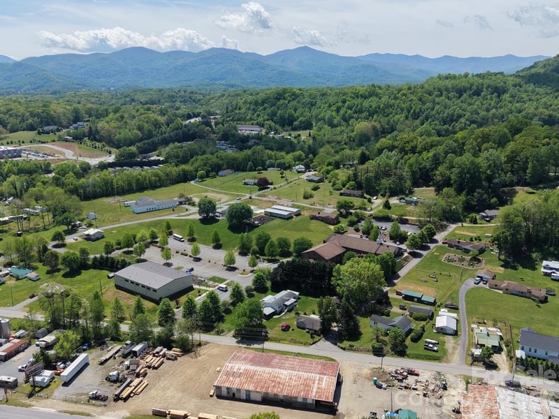 70 Winchester Dr, Waynesville, NC 28785