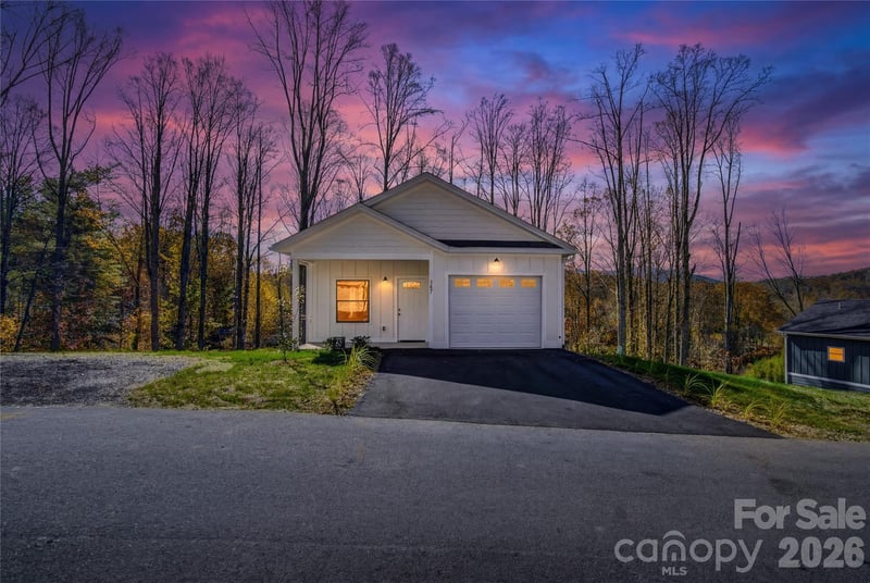147 Northbend Dr, Asheville, NC 28804