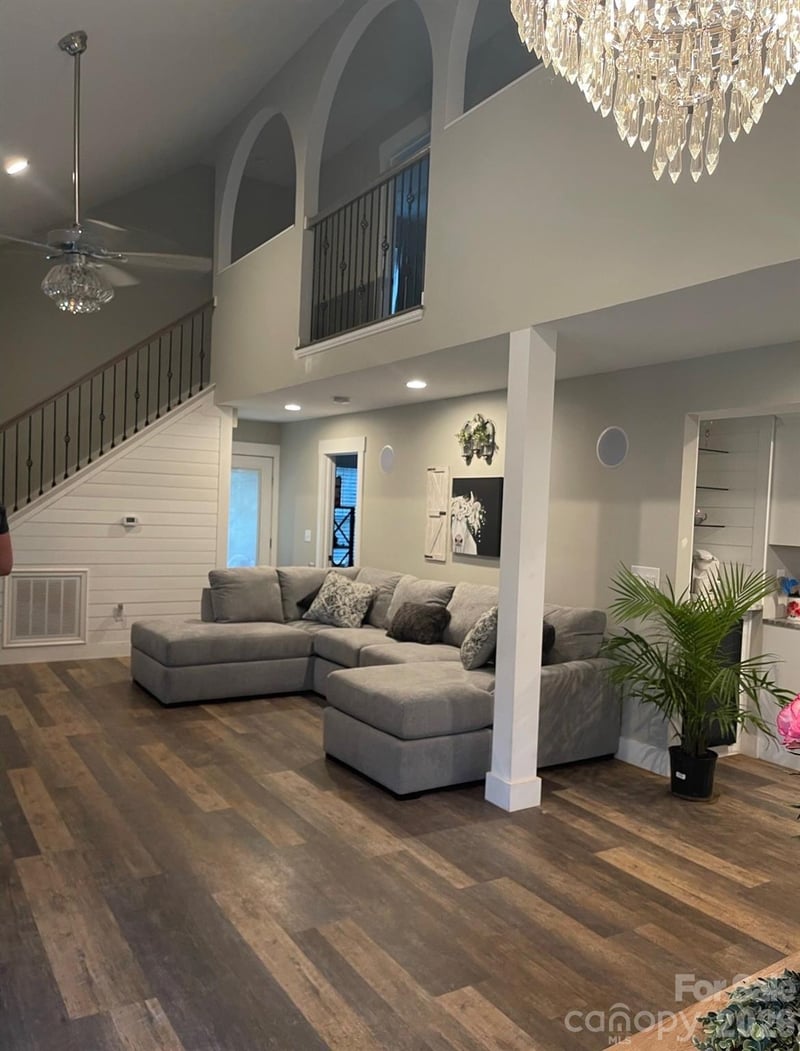 5111 Stockbridge Dr, Mount Holly, NC 28120