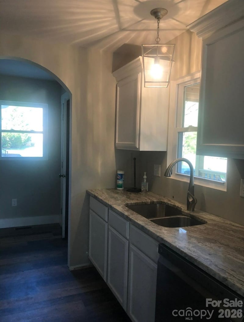 5111 Stockbridge Dr, Mount Holly, NC 28120